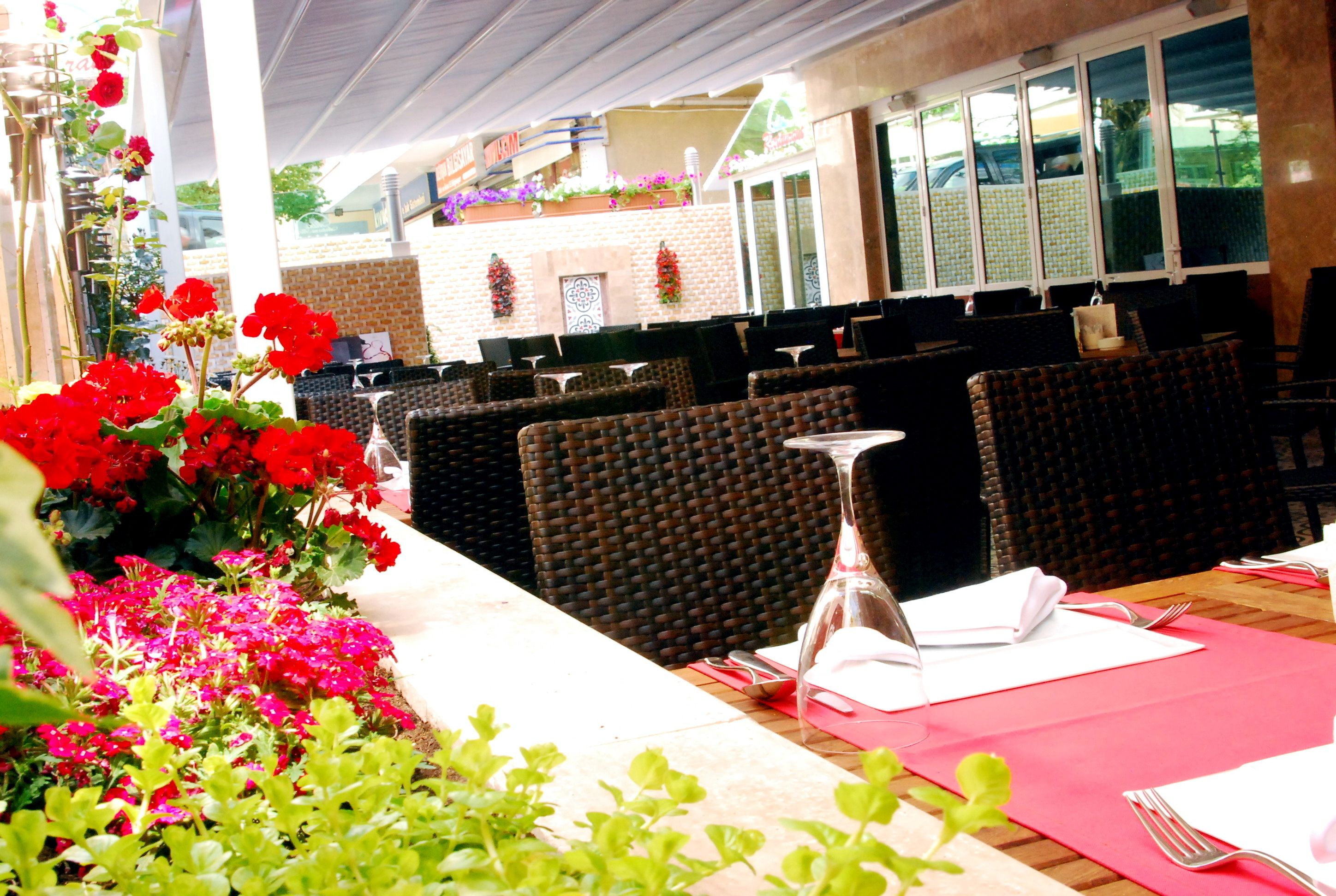 breakfast, lunch and dinner served