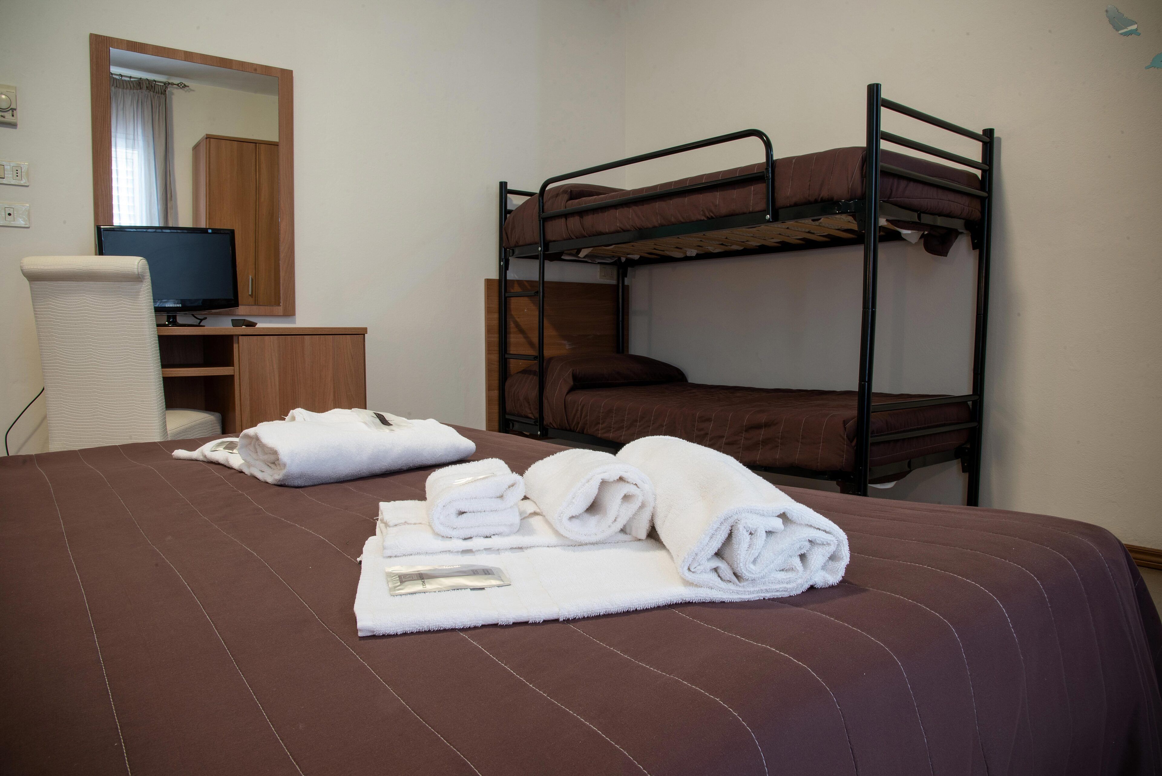 quadruple room | in-room safe, desk, cots/infant beds, rollaway beds