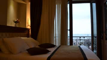 Deluxe Triple Room, Sea View | Minibar, in-room safe, desk, blackout drapes