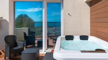 Deluxe-Suite, Whirlpool, Meerblick | Terrasse/Patio