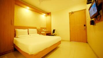 1 bedroom, in-room safe, iron/ironing board, free WiFi