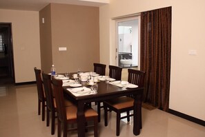 Basic Room, 1 King Bed, City View | In-room dining - Horizon Heights Serviced Apartments (Coimbatore)