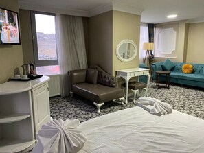 デラックス ルーム | セーフティボックス (室内)、デスク、ノートパソコン用作業スペース、WiFi (無料)