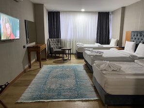 Triple Room | In-room safe, desk, laptop workspace, free WiFi - Buyuk Kale Hotel (Kars)