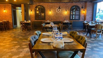 Breakfast, lunch, dinner served; Turkish cuisine