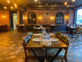 Se sirven desayunos, almuerzos, cenas y cocina turca 