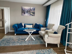 In-room safe, desk, laptop workspace, free WiFi - Buyuk Kale Hotel (Kars)