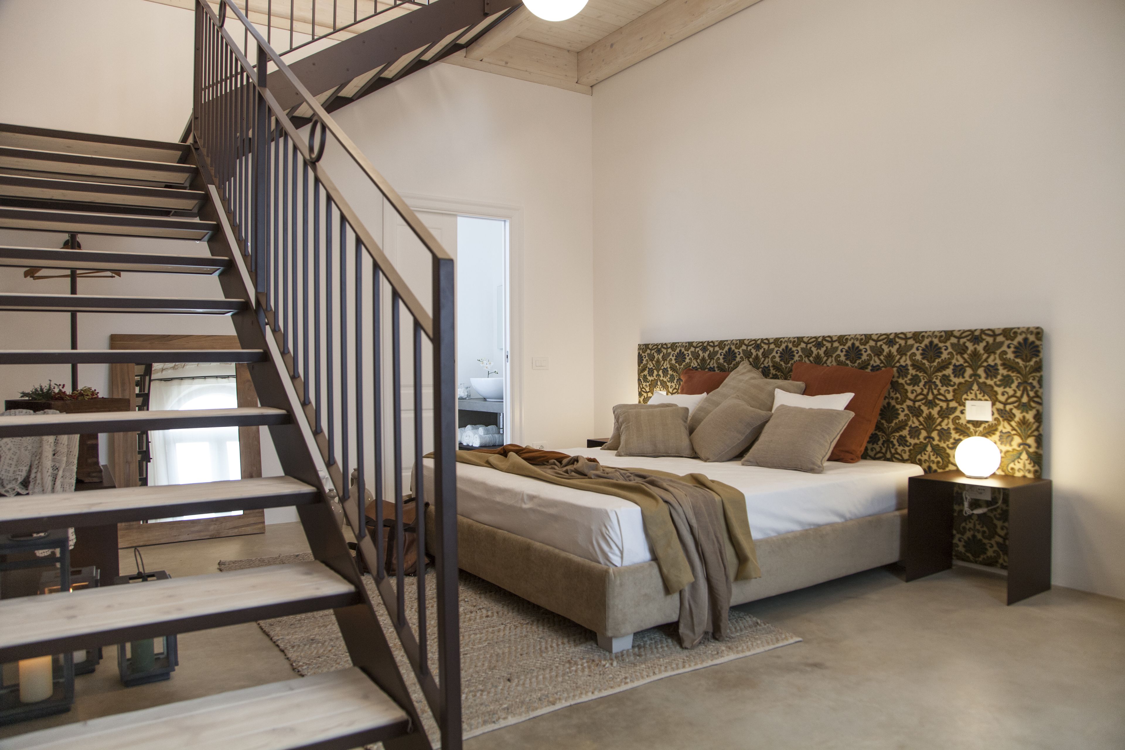 executive room, 1 queen bed, balcony, valley view | premium bedding, minibar, in-room safe, desk