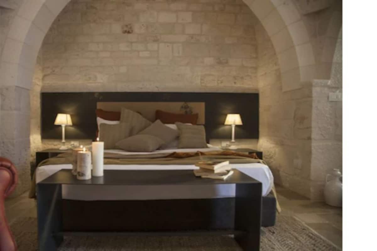 Executive Room, Hot Tub (Plus) | Premium bedding, minibar, in-room safe, desk