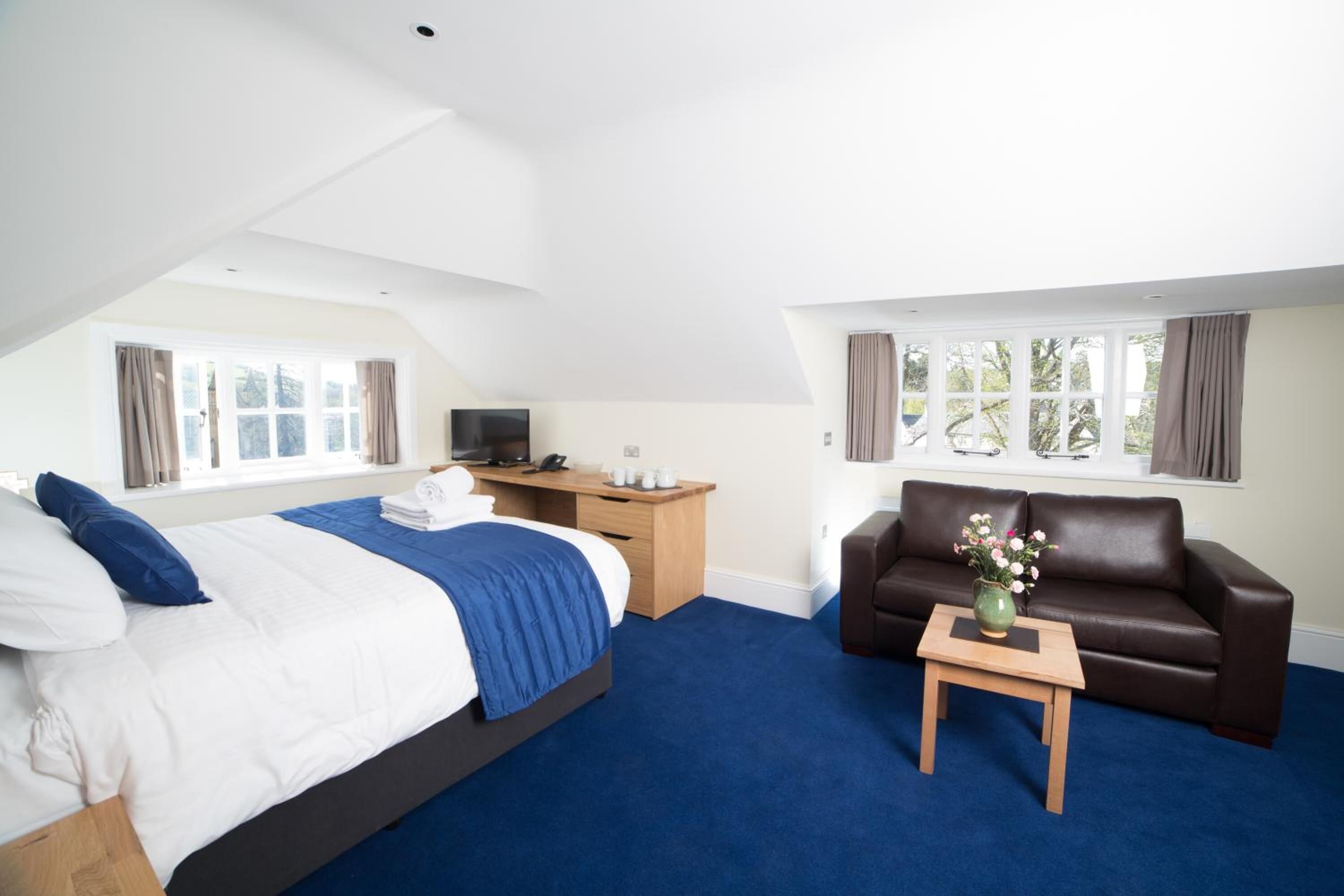 desk, laptop workspace, iron/ironing board, cots/infant beds