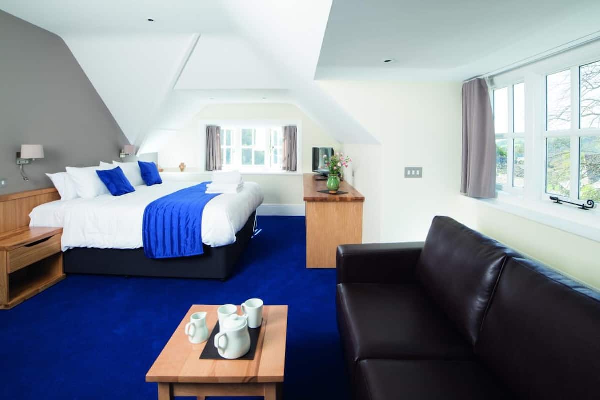 desk, laptop workspace, iron/ironing board, cots/infant beds