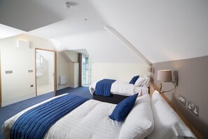 Bureau, espace de travail pour ordinateur portable