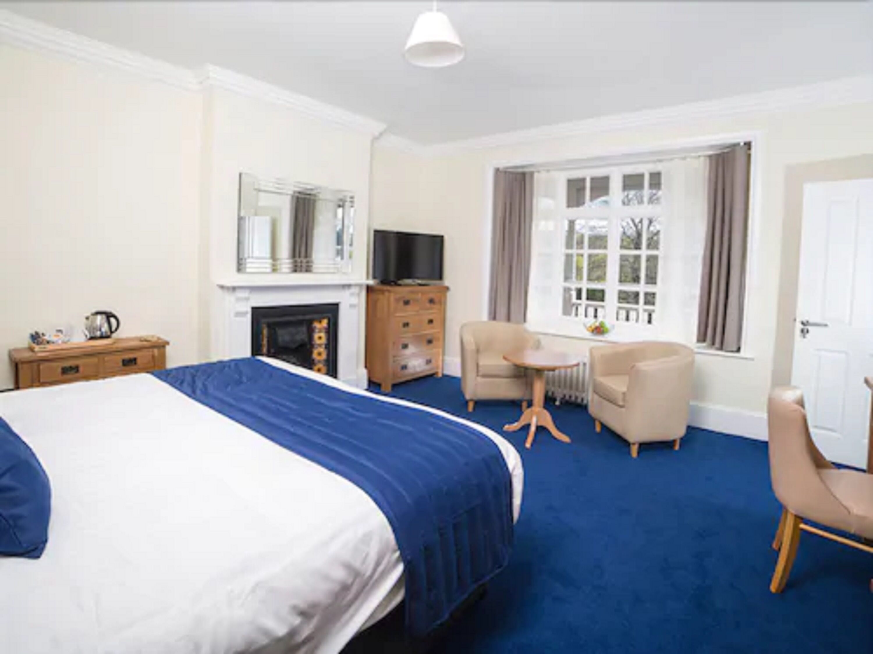 superior double room | desk, laptop workspace, iron/ironing board, cots/infant beds