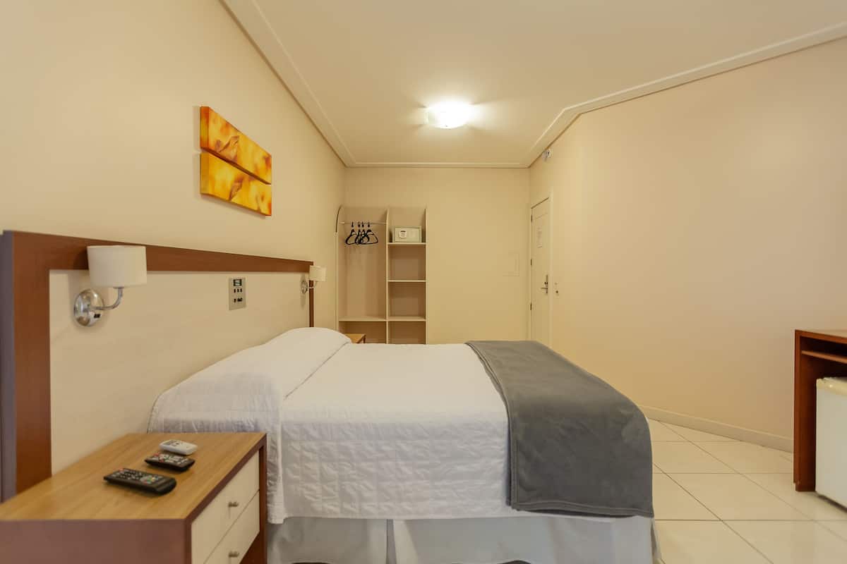 Deluxe Double Room | Minibar, in-room safe, desk, blackout drapes