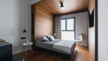 Deluxe Room | Hypo-allergenic bedding, individually decorated, individually furnished