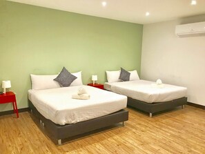 セーフティボックス (室内)、遮光カーテン、WiFi (無料)