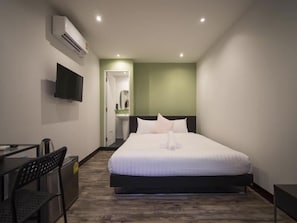 In-room safe, blackout drapes, free WiFi - Resort M - MRT Huai Kwang (Bangkok)