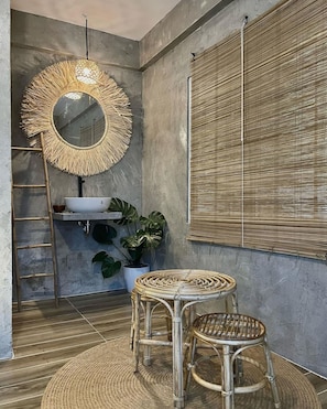 Rom – superior, balkong (Queen) | Wi-fi (inkludert) og sengetøy