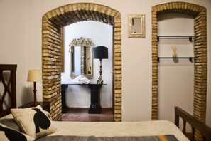 Superior Double Room | Minibar, in-room safe, desk, soundproofing - Relais del Porto (Cagliari)