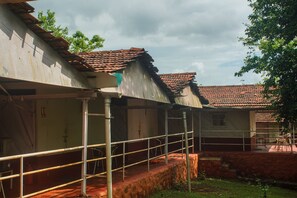 Regular AC Tent | Camas extra y ropa de cama 