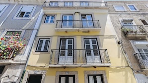 A multi-story building with balconies and windows. - Bairro Alto Green by Homing (Lisbon)