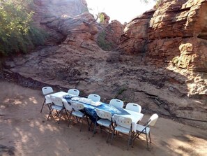 Breakfast, lunch, dinner served; local and international cuisine  - Masama Lodge and Campsite (Serowe)