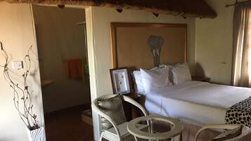 Chalet, Kitchenette | Living area