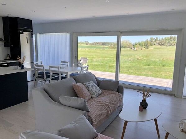 Deluxe Cottage | Living area