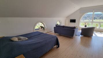 LÀgenhet - 2 enkelsÀngar | DuntÀcken, individuell inredning, unika möbler och arbetsyta för laptop