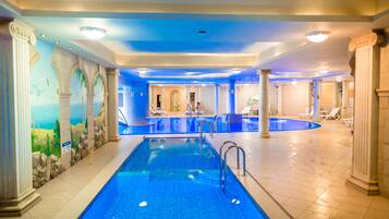 Hồ bơi trong nhà