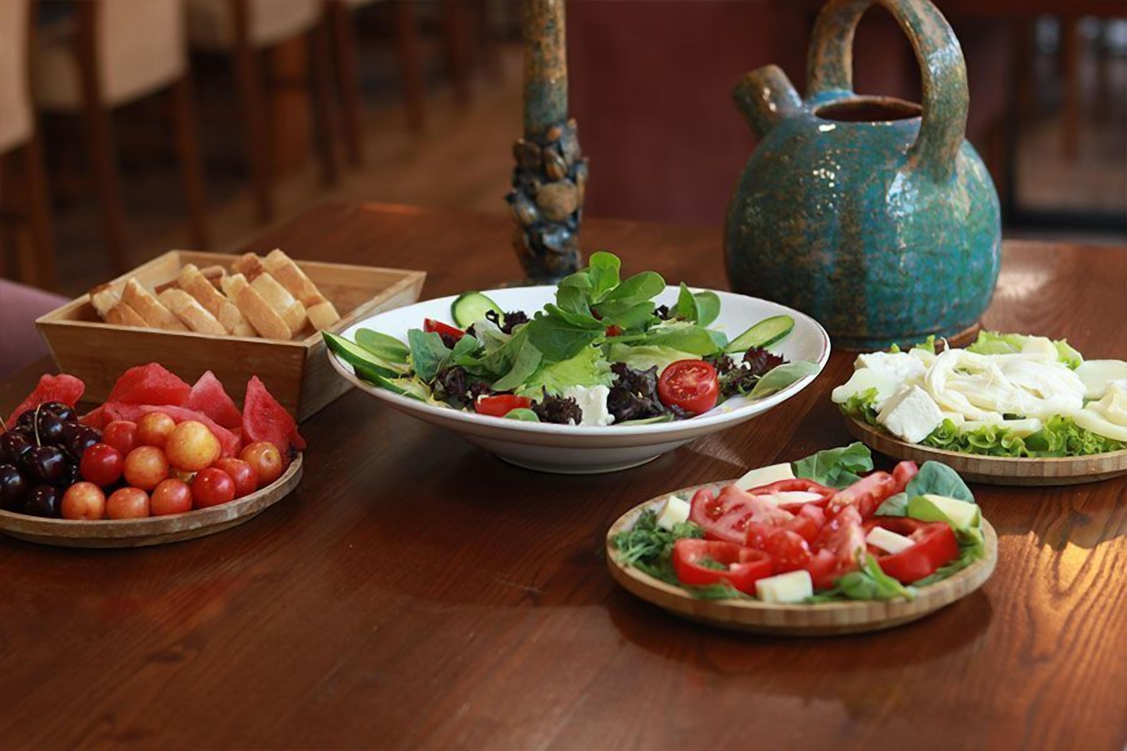 breakfast and dinner served, international cuisine