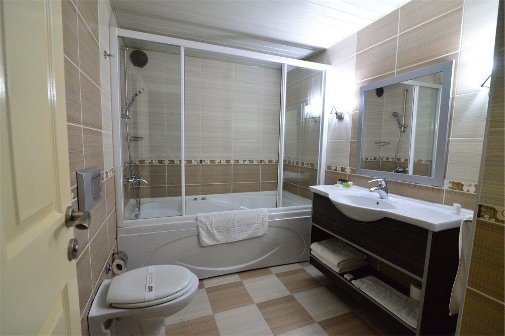 shower, free toiletries, hair dryer, slippers