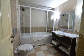 تجهيزات دش، مستلزمات مجانية للعناية الشخصية، مجففات شعر، خف للقدمين