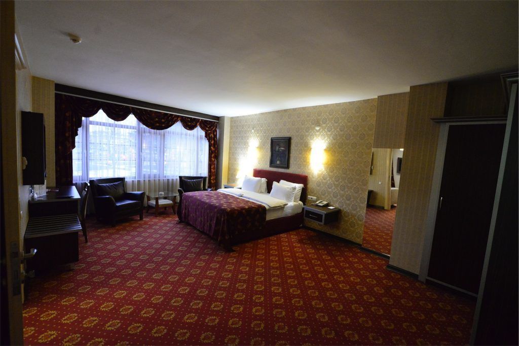 1 bedroom, premium bedding, minibar, desk