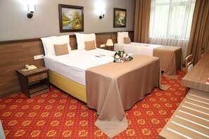 Ropa de cama de alta calidad, minibar y escritorio 