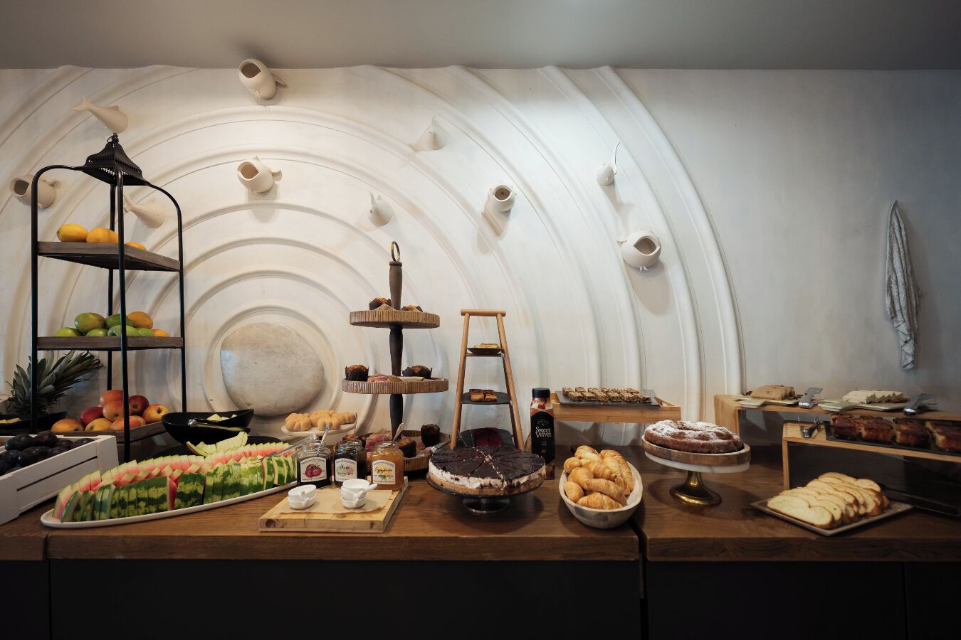 free daily full breakfast