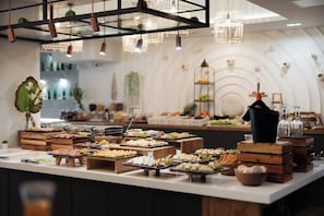 Free daily full breakfast 