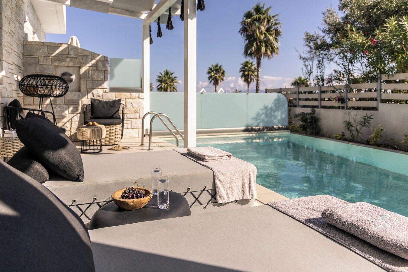 double suite, private pool, partial sea view | terrace/patio