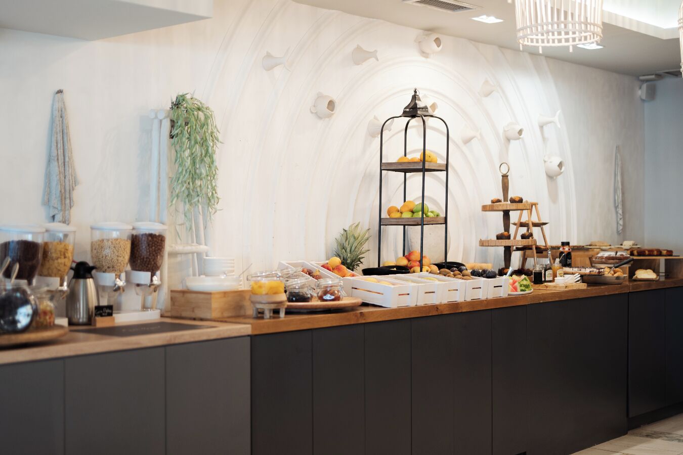 free daily full breakfast