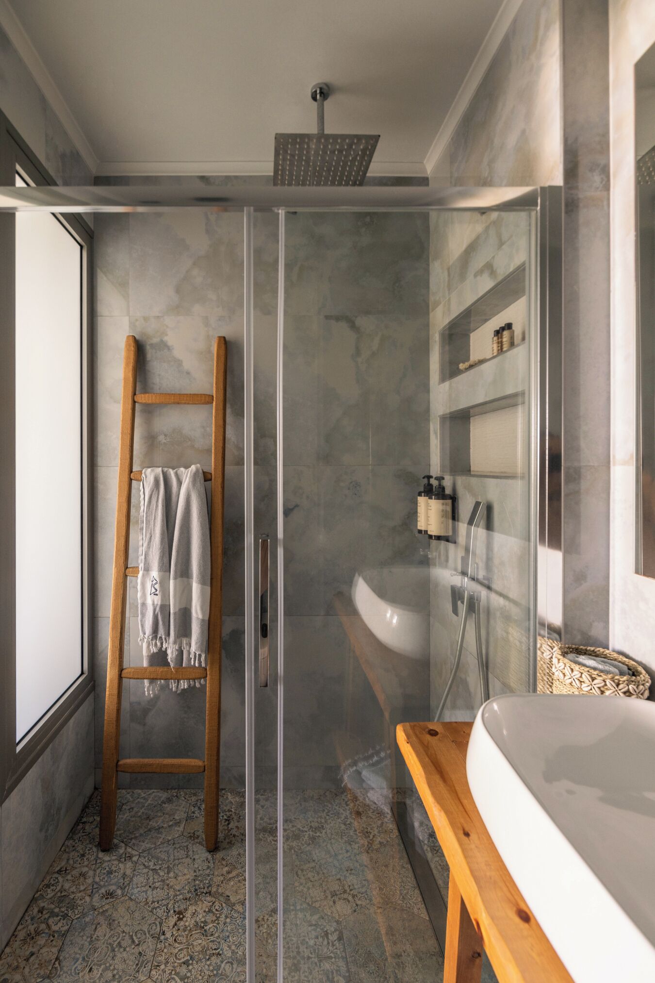 double suite, sea view | bathroom | shower, hair dryer, slippers, towels