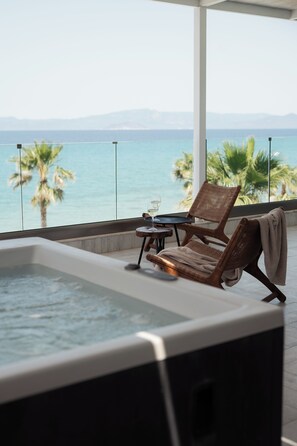 Duplex, Jetted Tub, Sea View | In-room safe, desk, blackout drapes, soundproofing