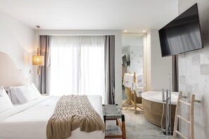 Deluxe Suite, Jetted Tub, Sea View