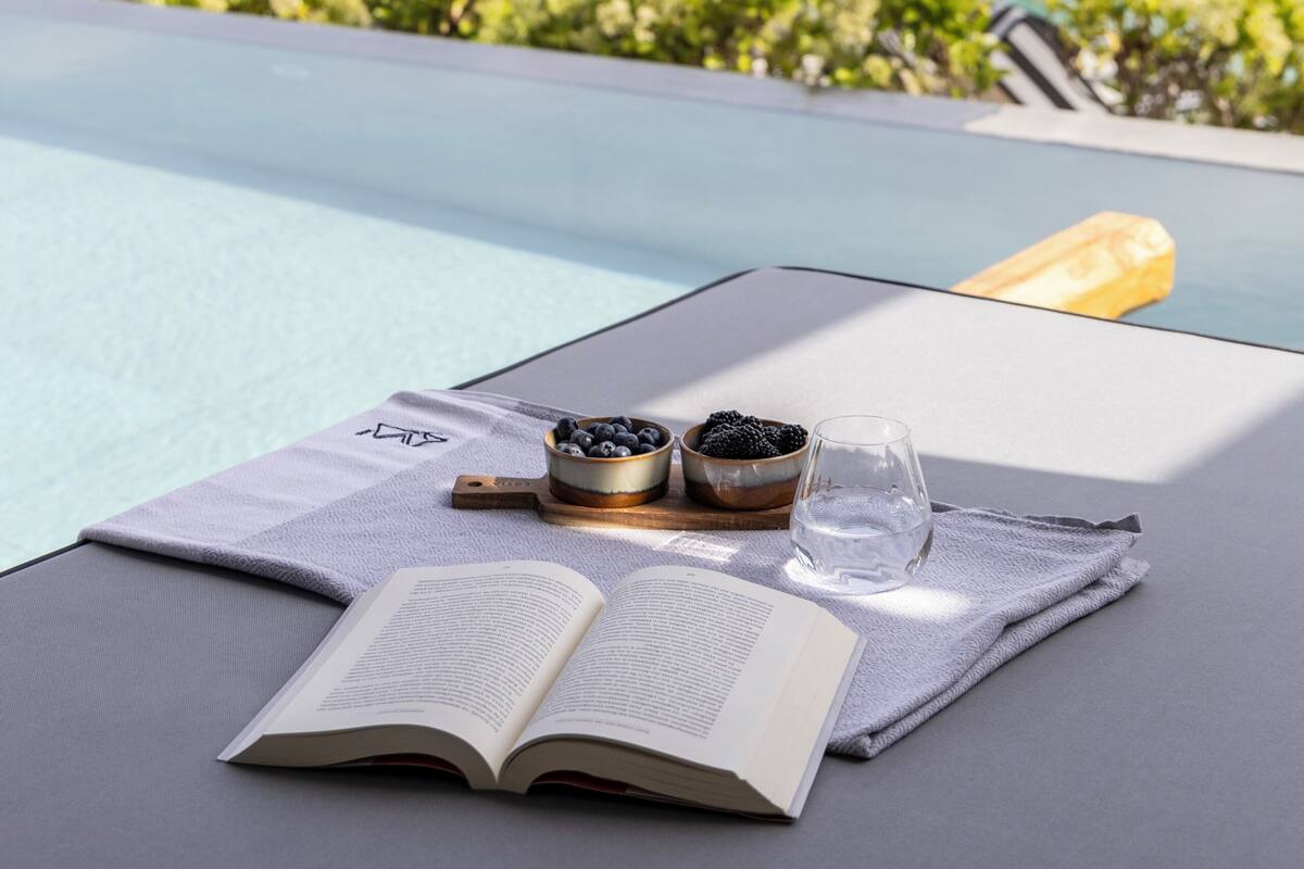 Mayasari King Pool Suite with Sea View | 객실 내 금고, 책상, 암막 커튼, 방음 설비