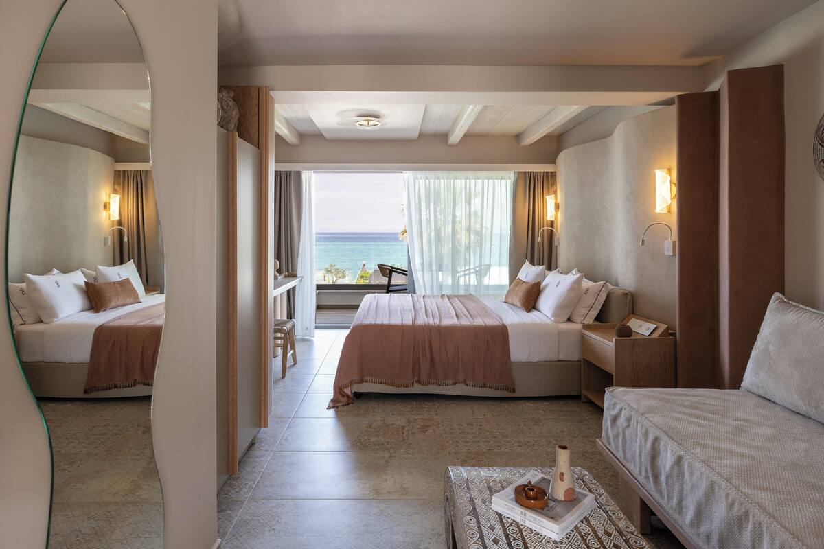 Mayasari Suite with Sea View | 객실 내 금고, 책상, 암막 커튼, 방음 설비