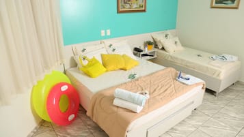 Apto Chale Duplo (até 2 crianças menores de 11 anos grátis) | Frigobar, cofres nos quartos, escrivaninha, cortinas blackout