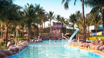 2 indoor pools, 2 outdoor pools