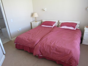 House | 3 bedrooms, iron/ironing board