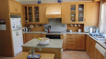 Nhà | Bếp riêng | Tủ lạnh, lò vi sóng, lò nướng, bếp nấu