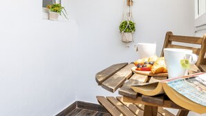 Luksus-studiosuite, 1 dobbeltseng med sovesofa, byutsikt | Terrasse/patio