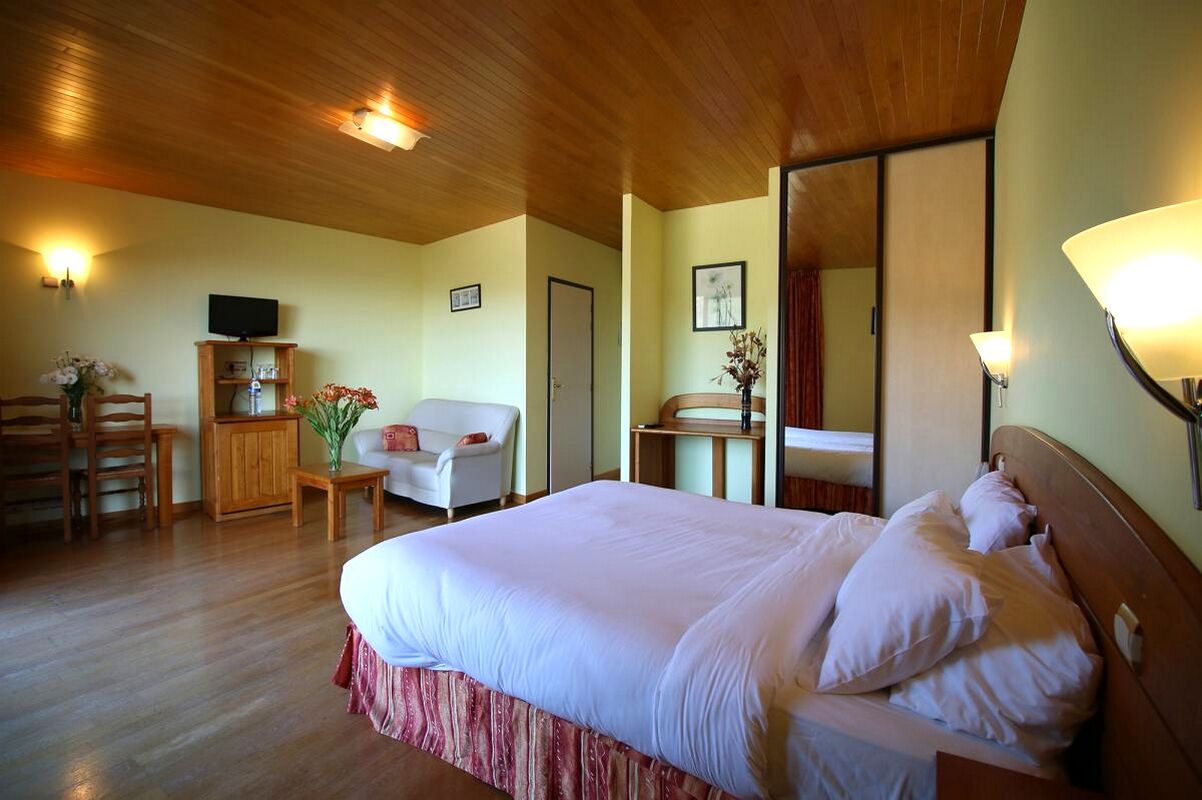 minibar, in-room safe, desk, free cots/infant beds